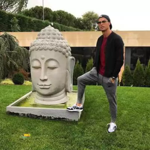 C Ronaldo Get Blast By Buddhist Community Over This Disrespectful Photo 